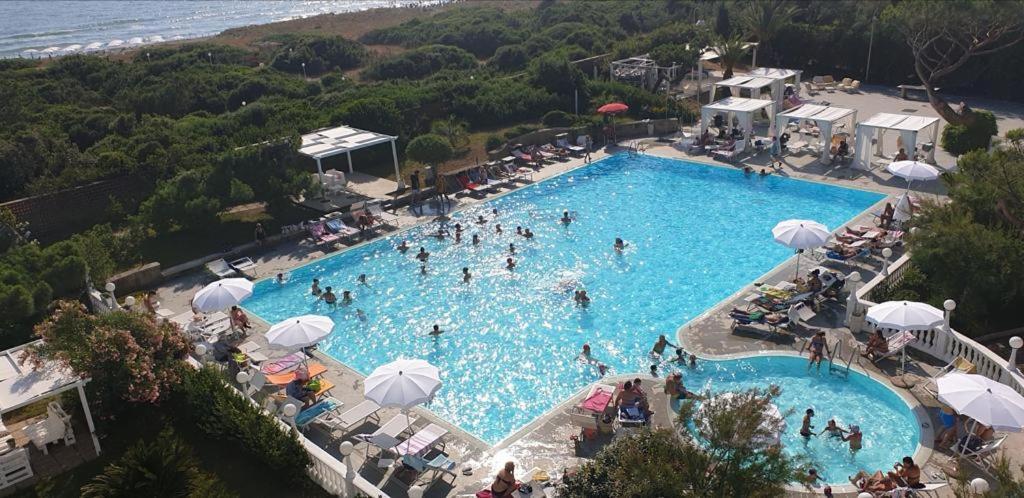 Domizia Palace Hotel Baia Domizia Bagian luar foto