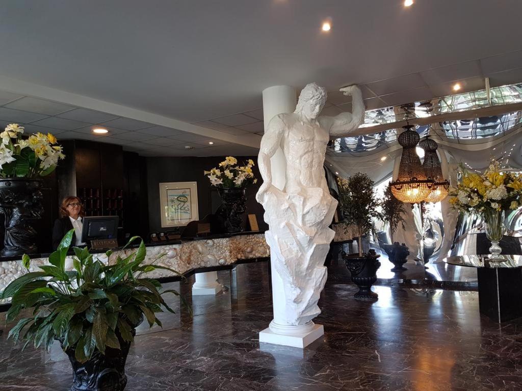 Domizia Palace Hotel Baia Domizia Bagian luar foto