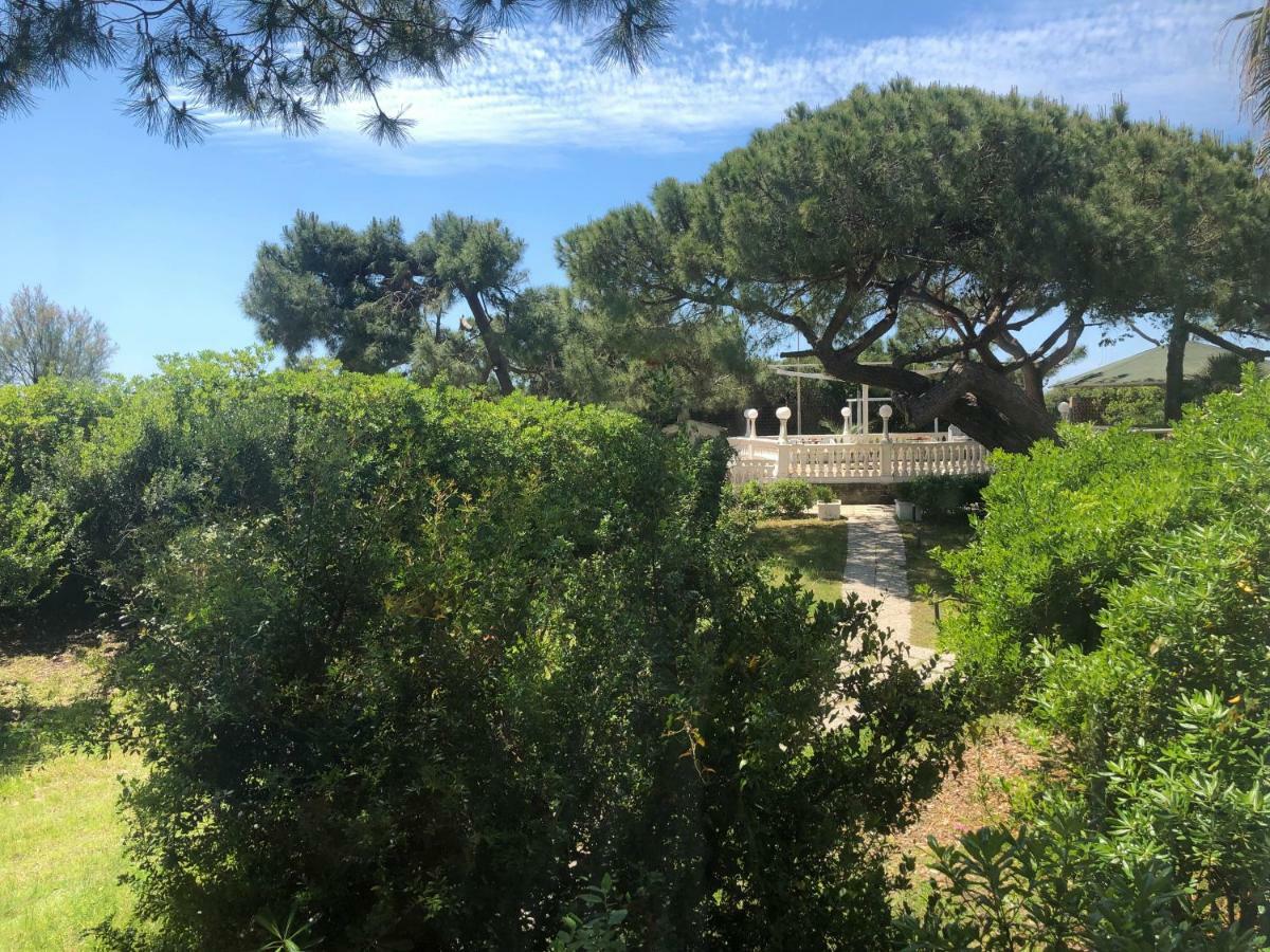 Domizia Palace Hotel Baia Domizia Bagian luar foto