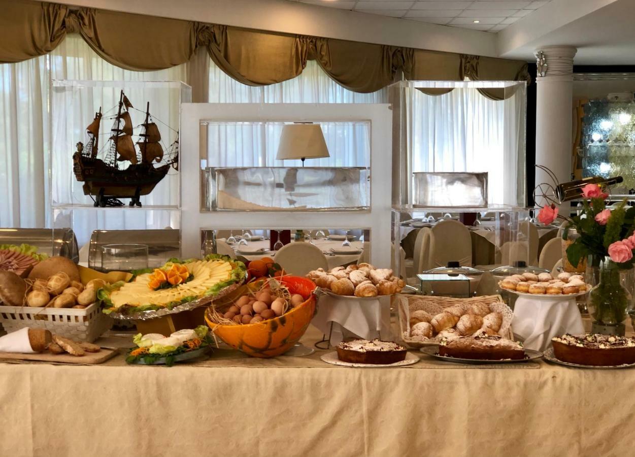Domizia Palace Hotel Baia Domizia Bagian luar foto