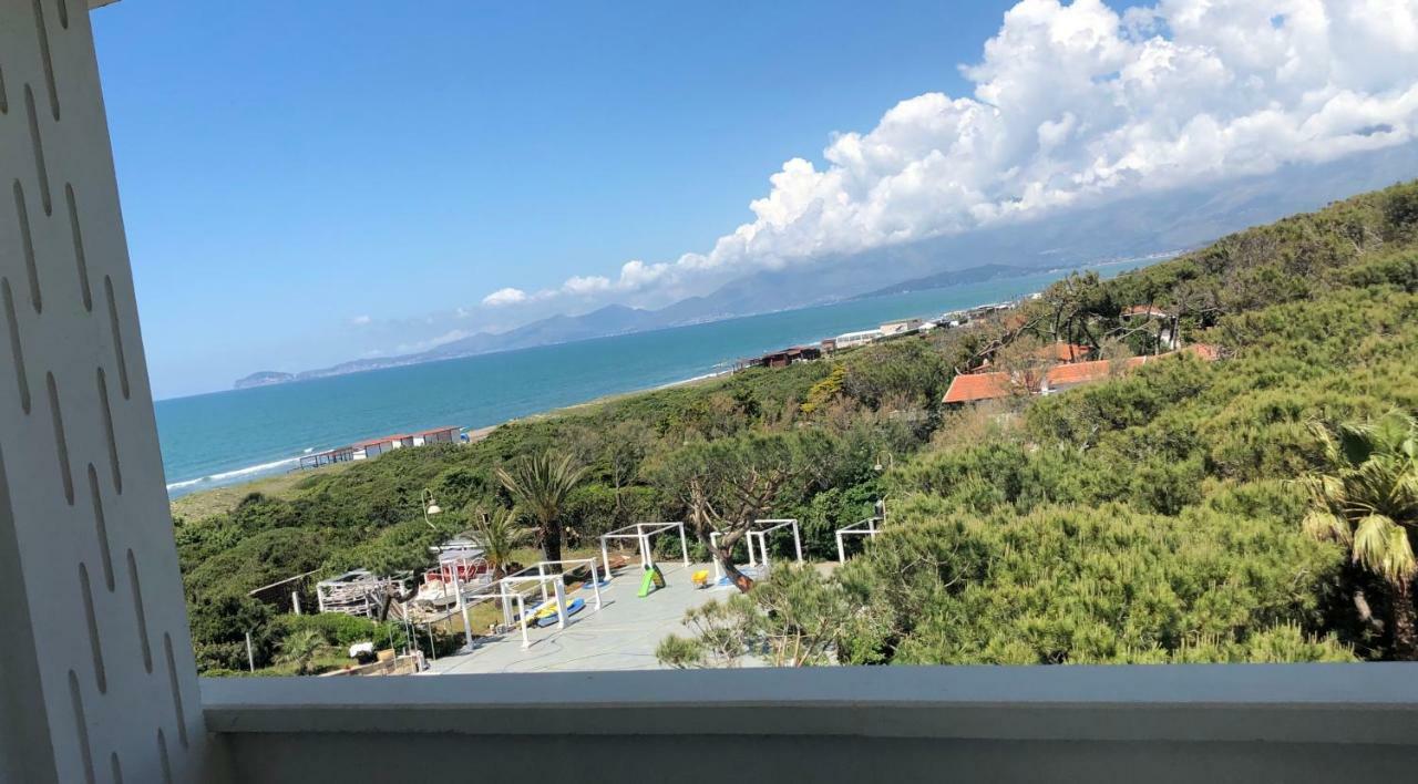 Domizia Palace Hotel Baia Domizia Bagian luar foto